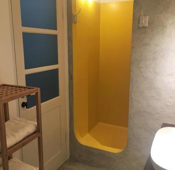 تختخواب و صبحانه Nos Kasa