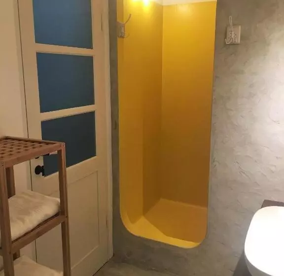 تختخواب و صبحانه Nos Kasa