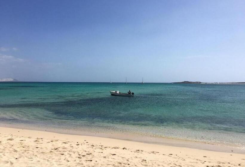 تختخواب و صبحانه Nos Kasa