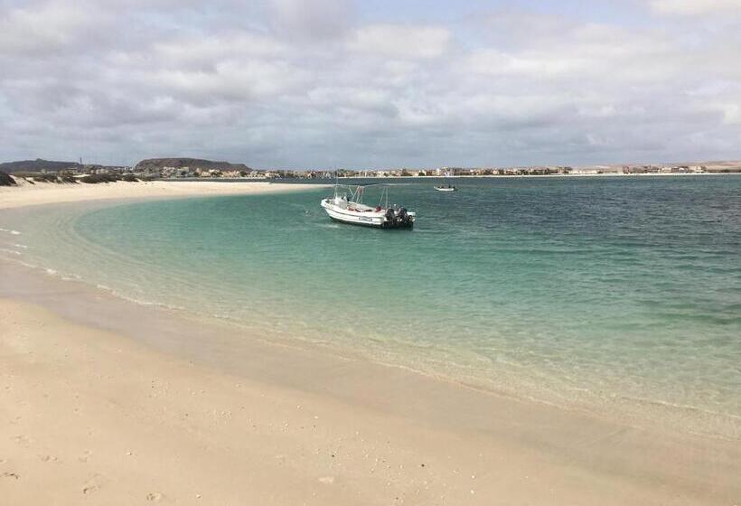 تختخواب و صبحانه Nos Kasa