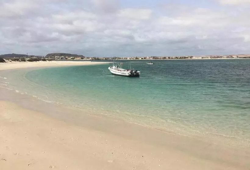 تختخواب و صبحانه Nos Kasa