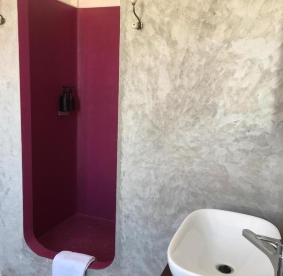 تختخواب و صبحانه Nos Kasa