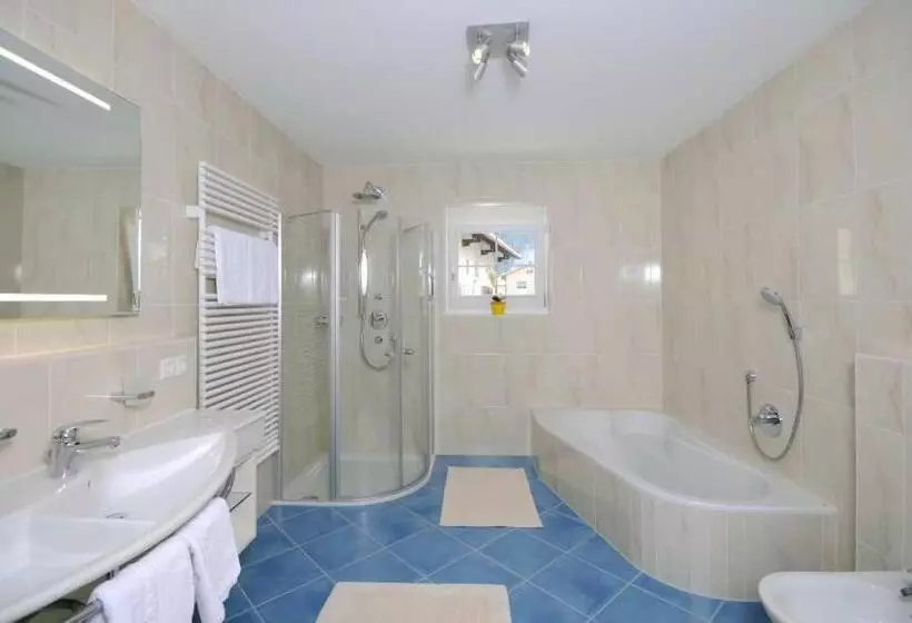 ベッドアンドブレックファースト Försterhaus & Haus Andrea