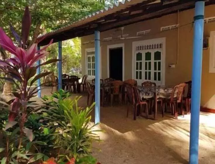 پانسیون Nilaveli Beach Rooms