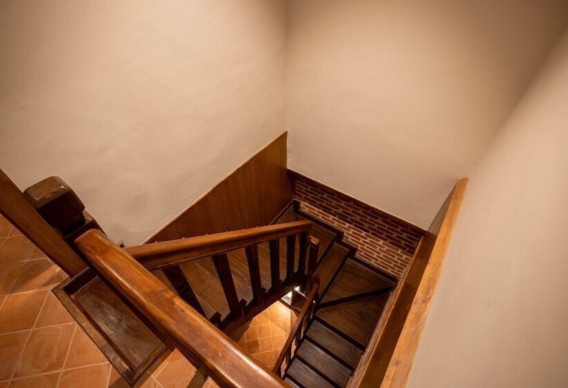 هتل Basera Boutique