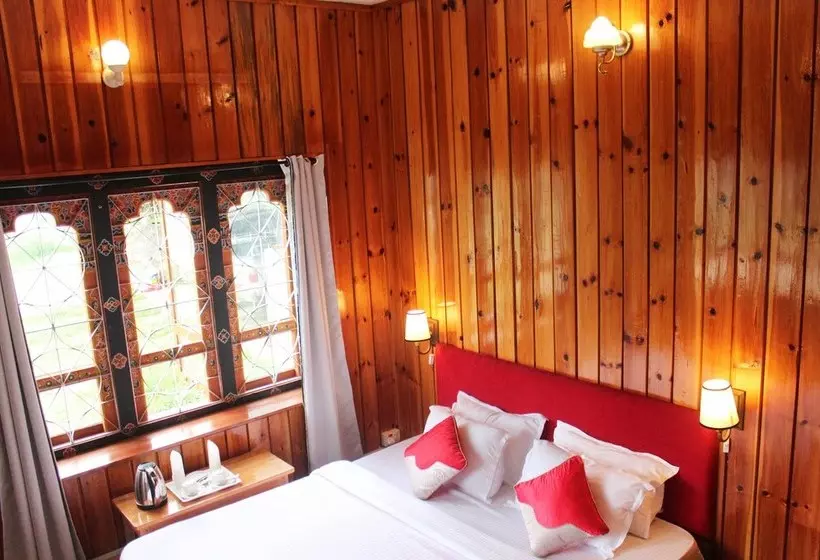 هتل Pinewood Experiential Stay And Hideouts