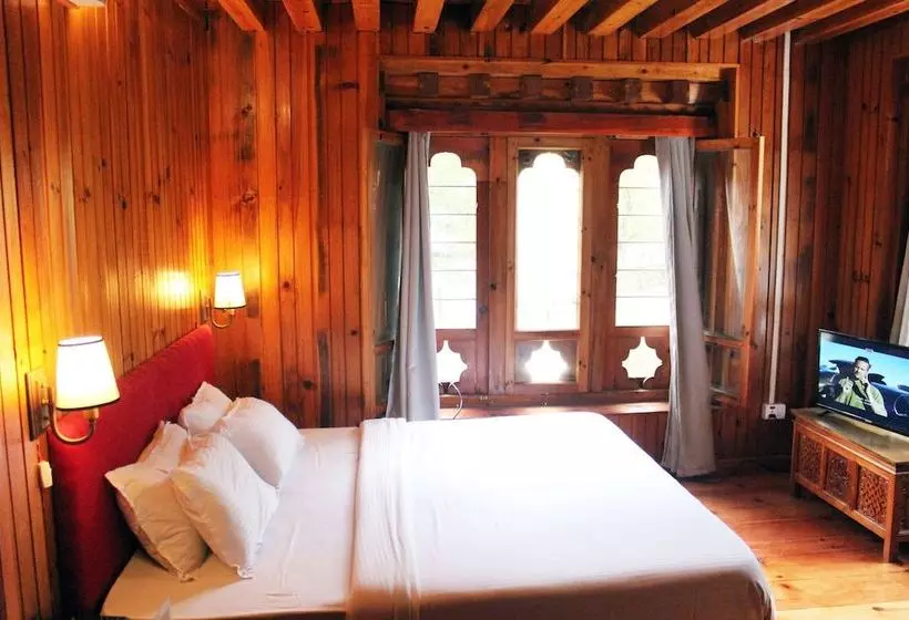 هتل Pinewood Experiential Stay And Hideouts