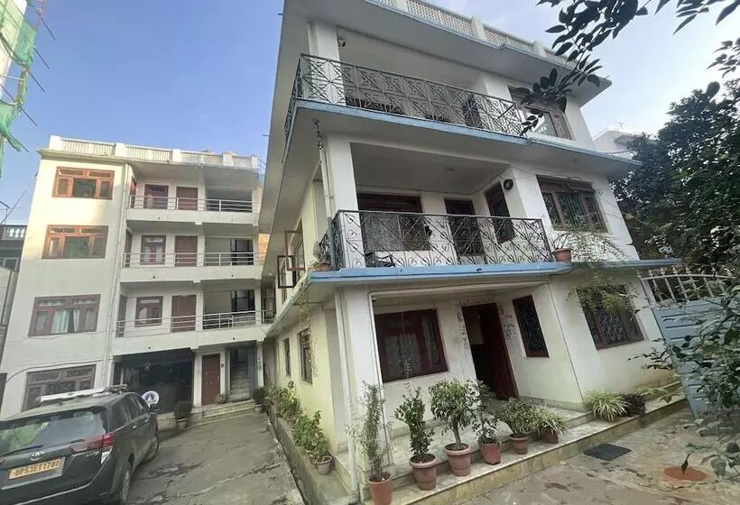 پانسیون Nirvaan Guest House