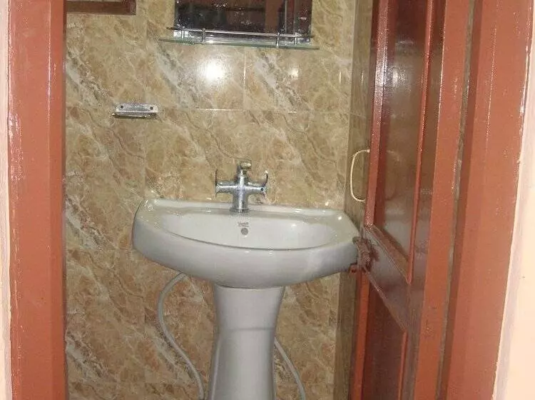 پانسیون Nirvaan Guest House