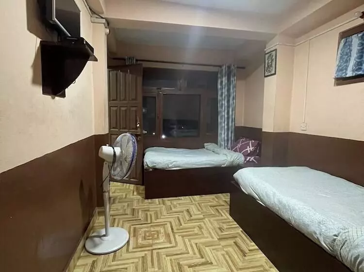پانسیون Nirvaan Guest House