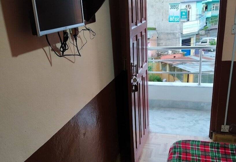 پانسیون Nirvaan Guest House