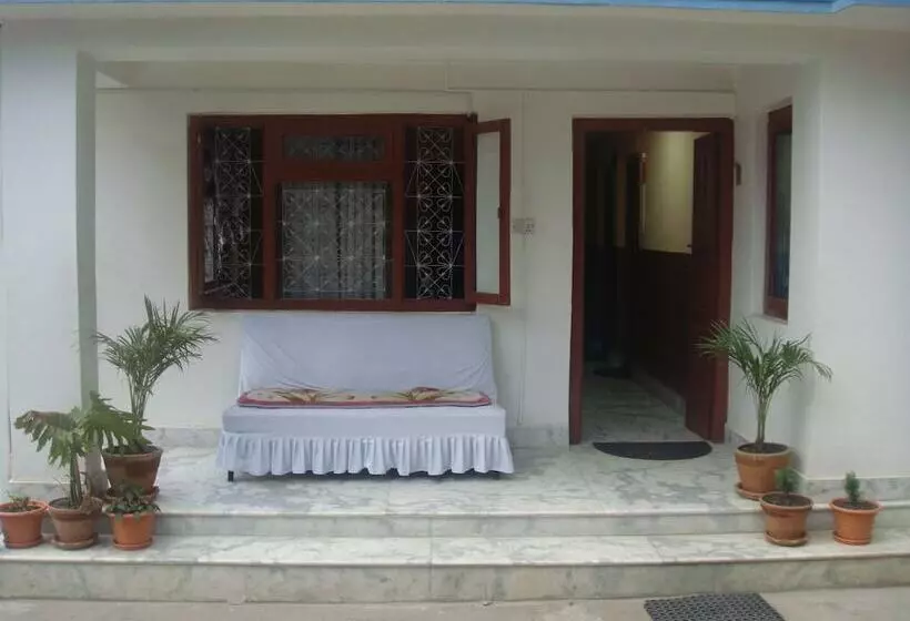 پانسیون Nirvaan Guest House