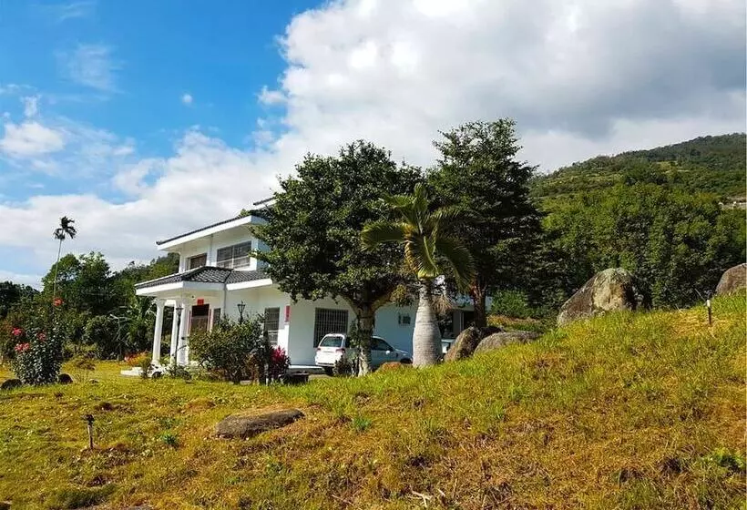 پانسیون Pine Garden Family Villa