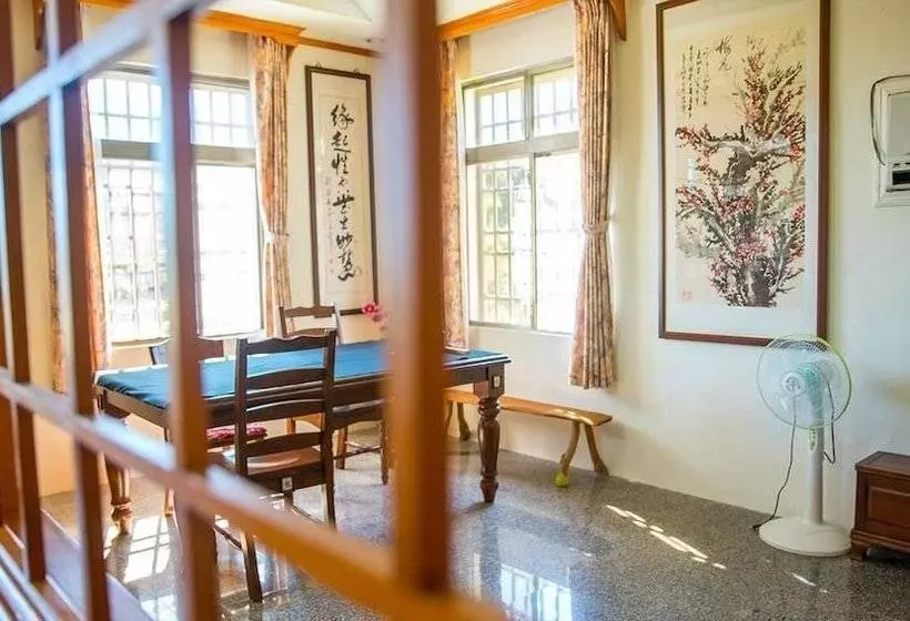 پانسیون Pine Garden Family Villa