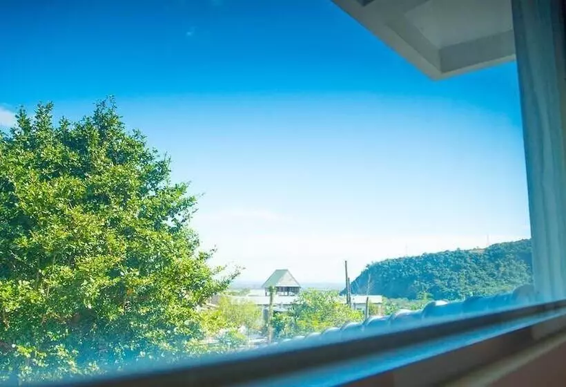 پانسیون Pine Garden Family Villa