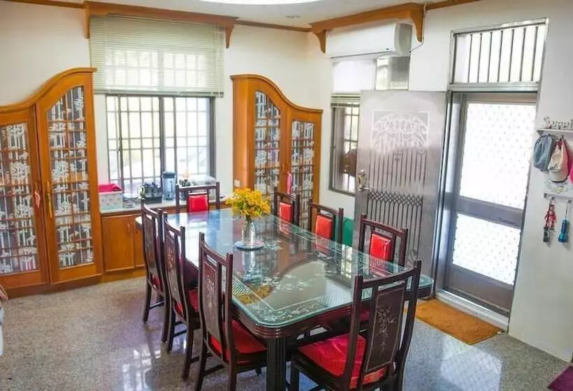 پانسیون Pine Garden Family Villa