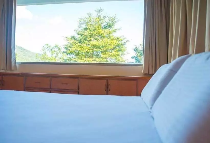 پانسیون Pine Garden Family Villa