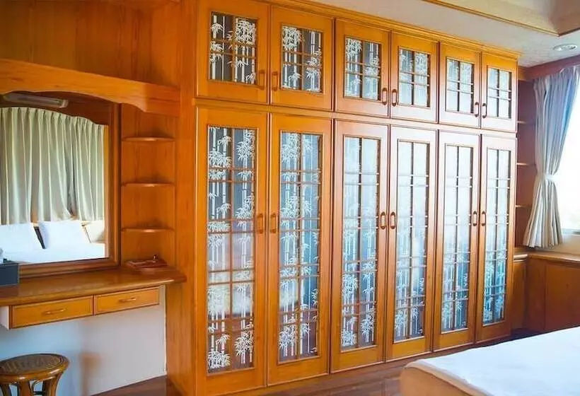 پانسیون Pine Garden Family Villa