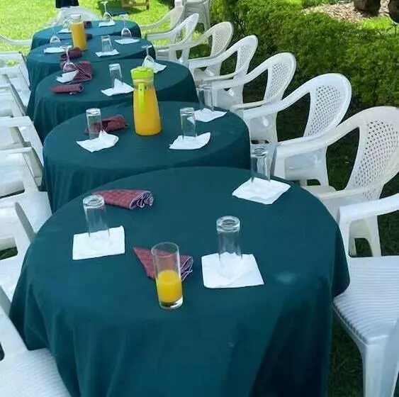 پانسیون C & G Heritage Cottage