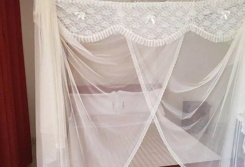 پانسیون C & G Heritage Cottage