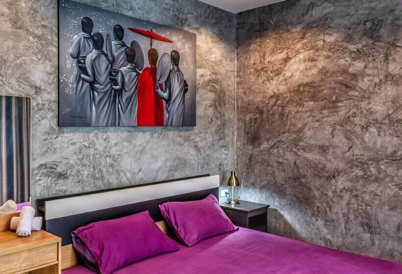 Tropical Living In Modern Villa Lancelot