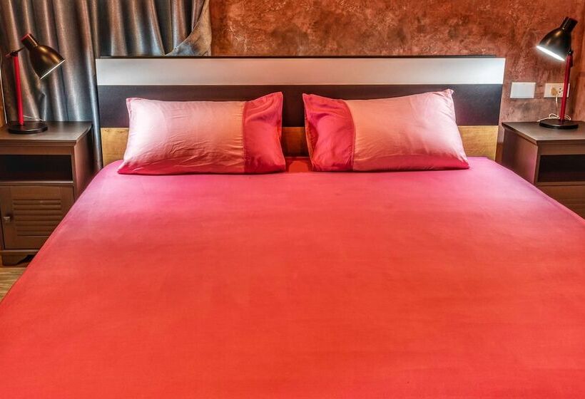 Tropical Living In Modern Villa Lancelot