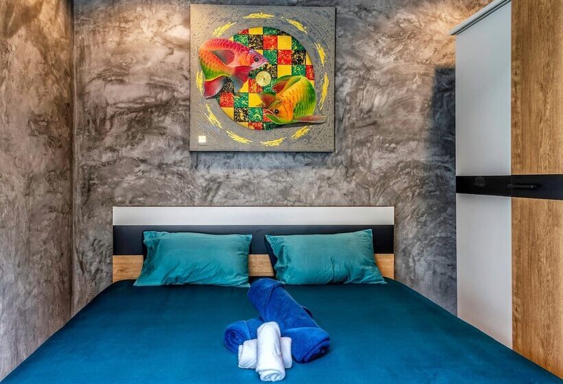 Tropical Living In Modern Villa Lancelot