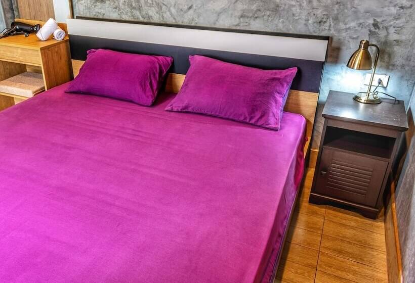 Tropical Living In Modern Villa Lancelot