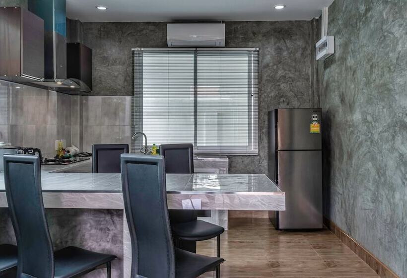 Tropical Living In Modern Villa Lancelot