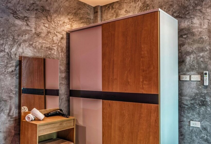 Tropical Living In Modern Villa Lancelot