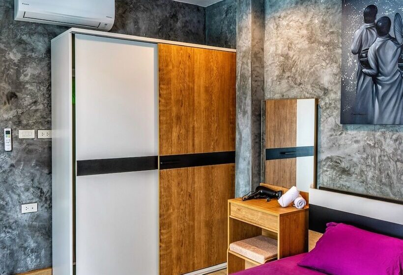 Tropical Living In Modern Villa Lancelot