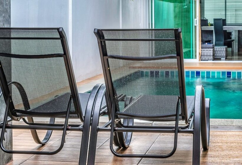 Tropical Living In Modern Villa Lancelot