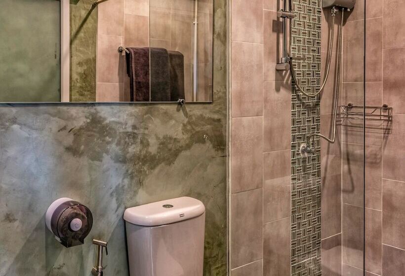 Tropical Living In Modern Villa Lancelot