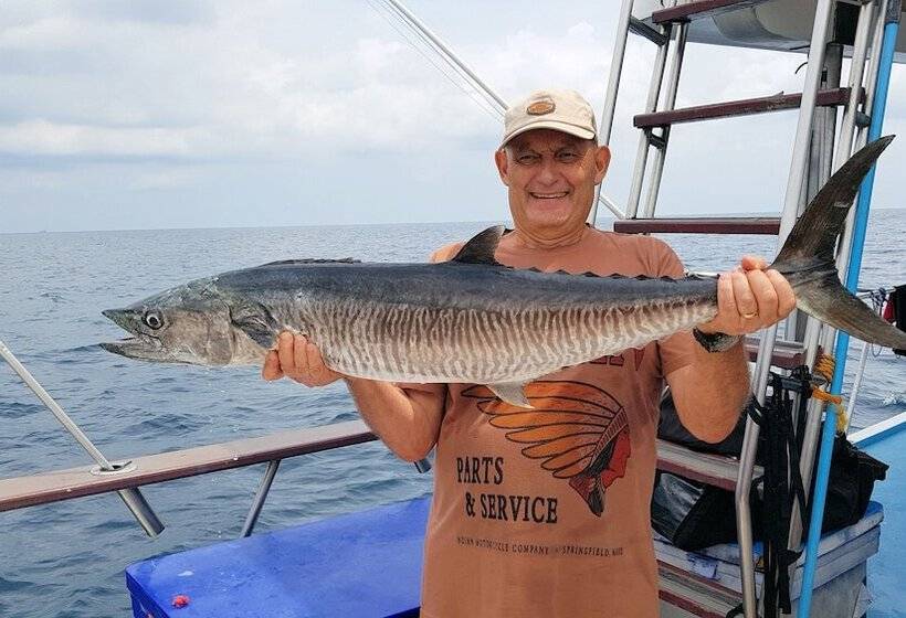 Tropical Living In Modern Villa Lancelot