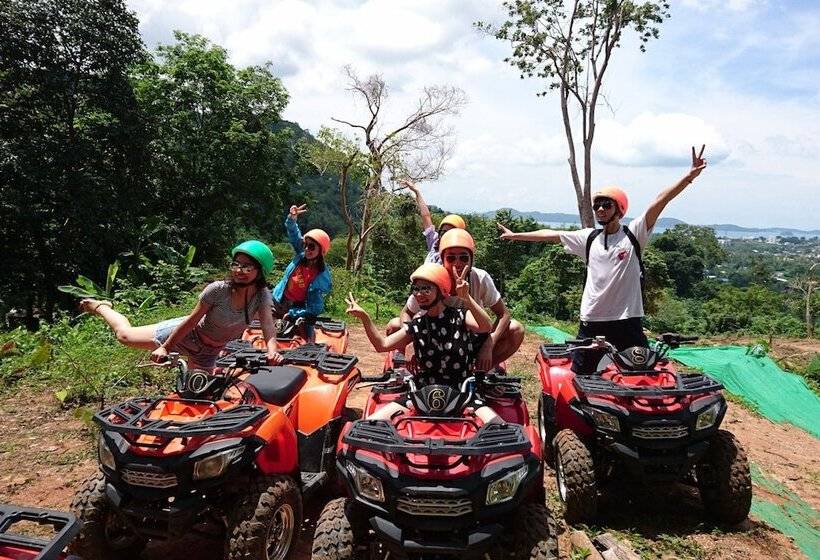 Tropical Living In Modern Villa Lancelot