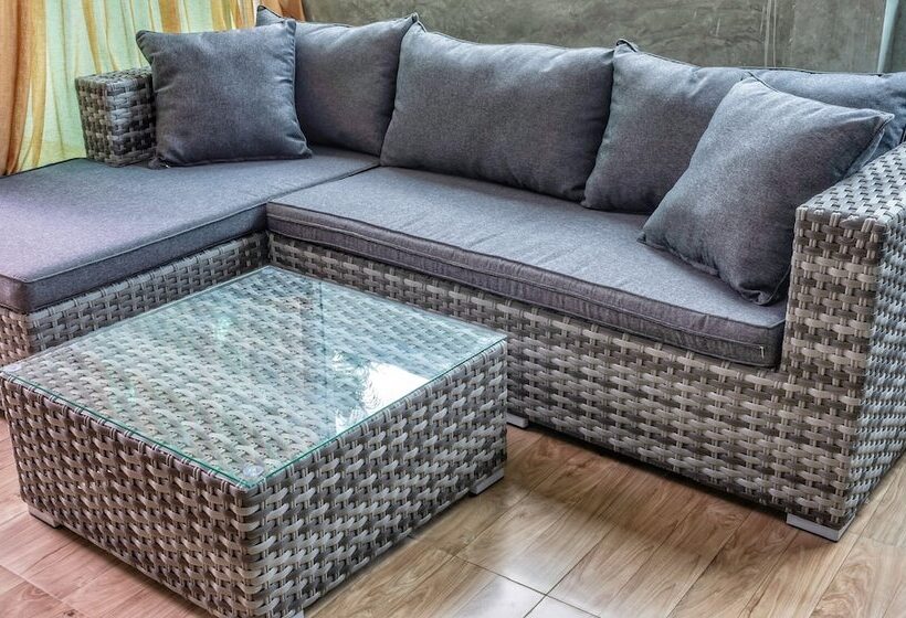 Tropical Living In Modern Villa Lancelot