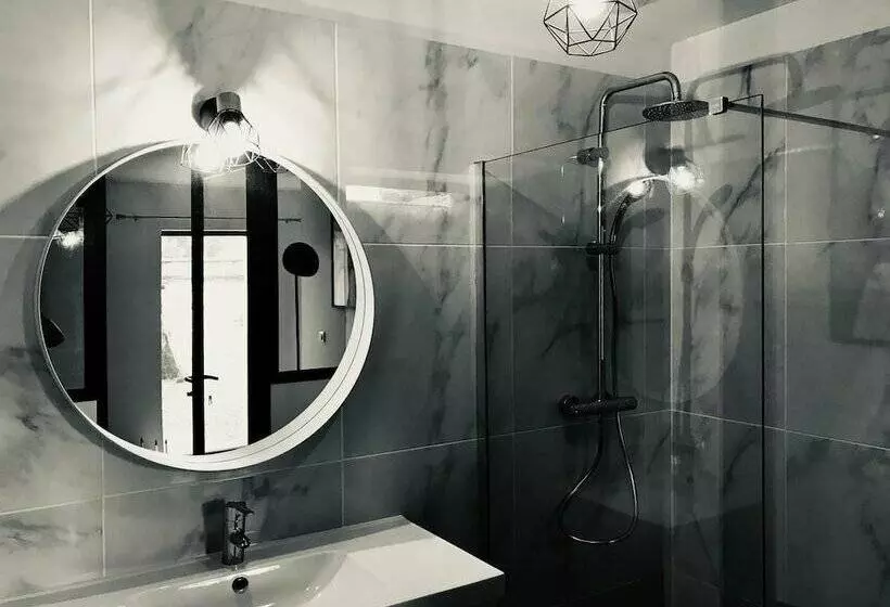 ベッドアンドブレックファースト ô Huis Clos