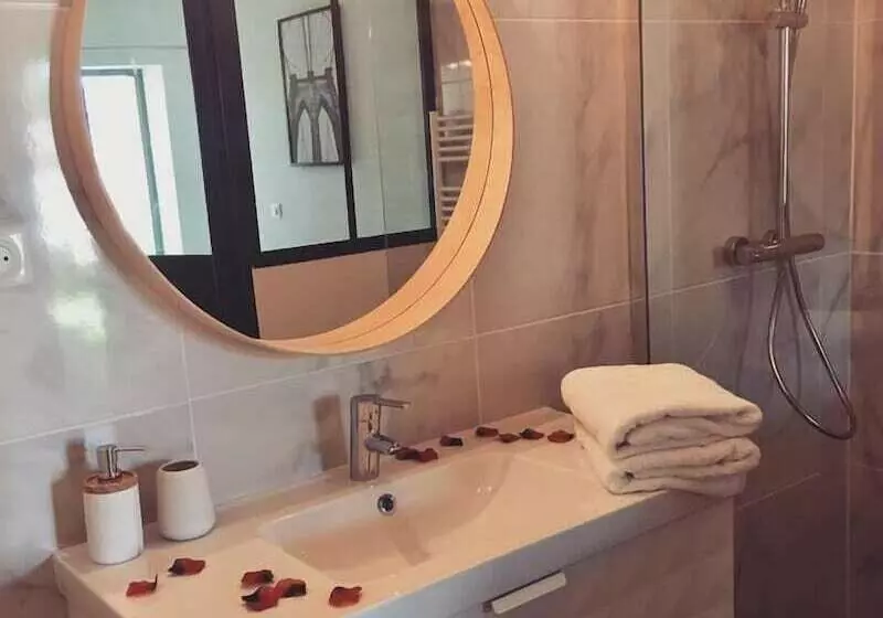 ベッドアンドブレックファースト ô Huis Clos