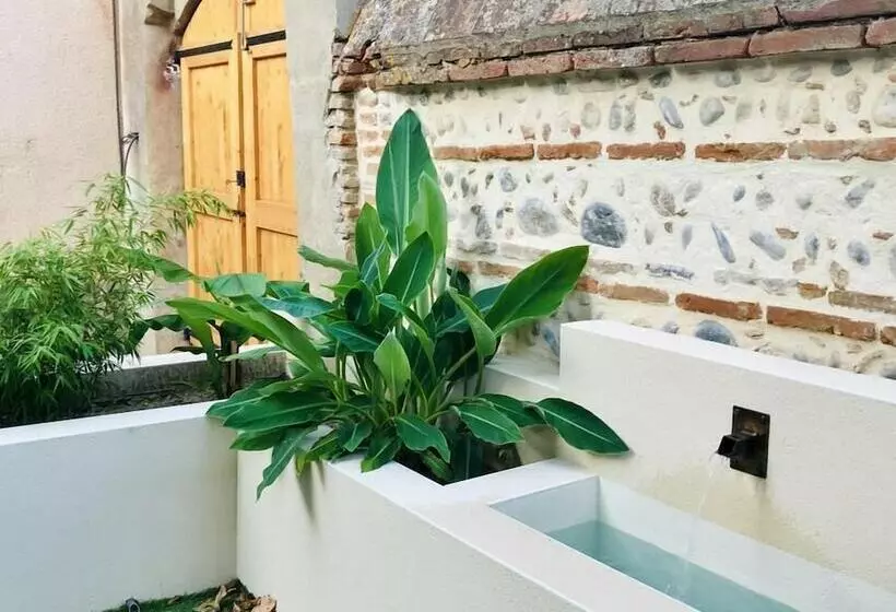 ベッドアンドブレックファースト ô Huis Clos