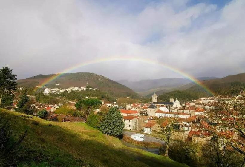 Aamiaismajoitus (B&B) Maison De L'aguze