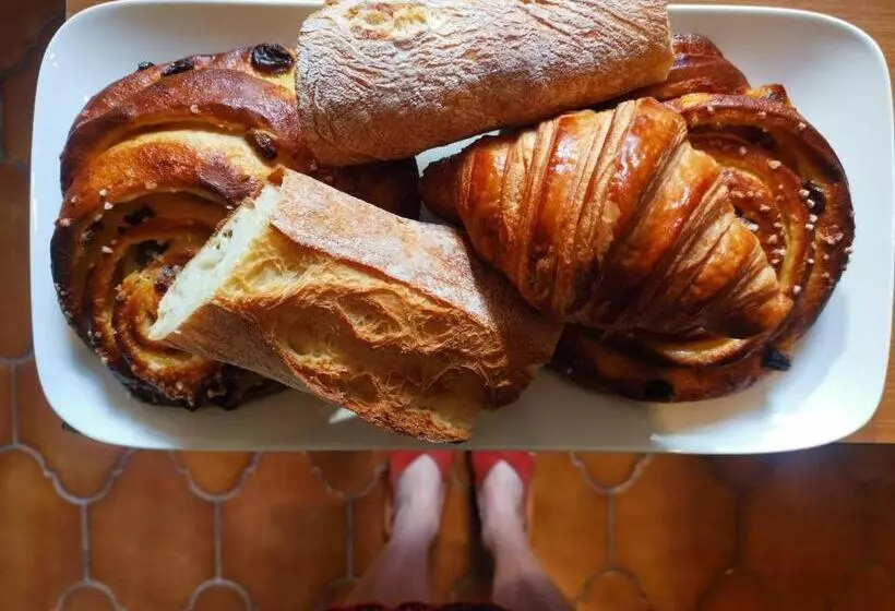 Aamiaismajoitus (B&B) Maison De L'aguze