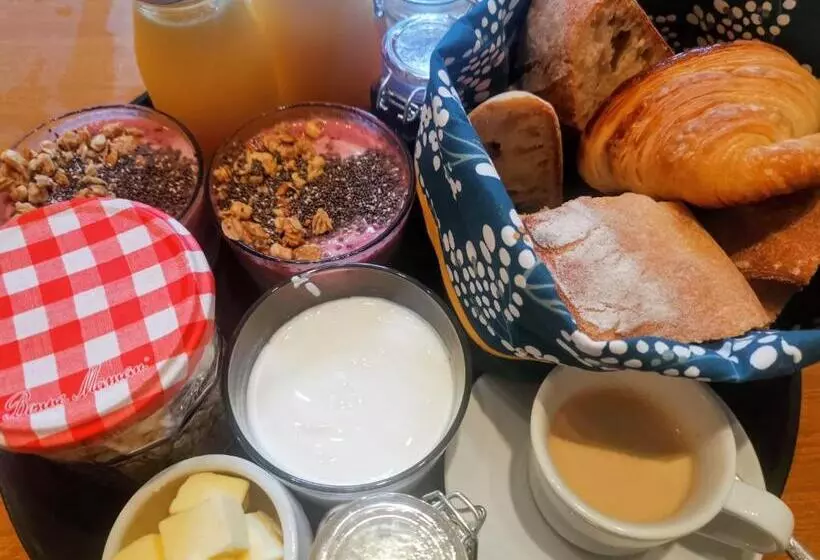 Aamiaismajoitus (B&B) Maison De L'aguze