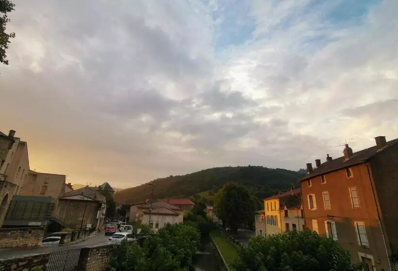 Aamiaismajoitus (B&B) Maison De L'aguze