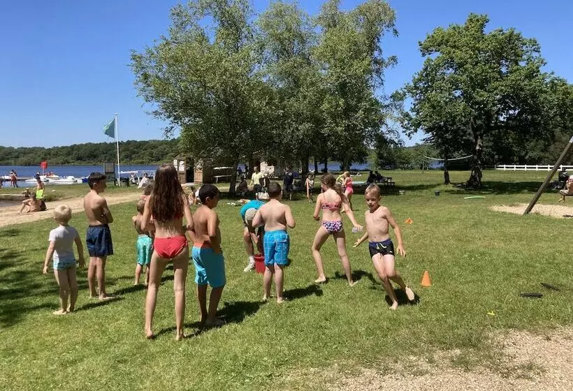 Hotelli Camping Le Lac O Fées
