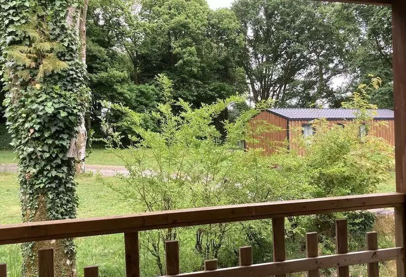 Hotelli Camping Le Lac O Fées