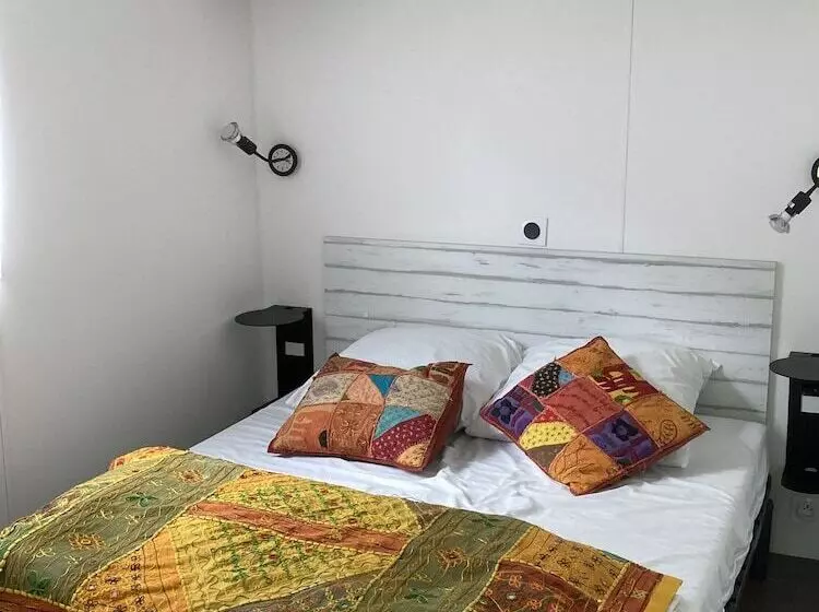 Hotelli Camping Le Lac O Fées