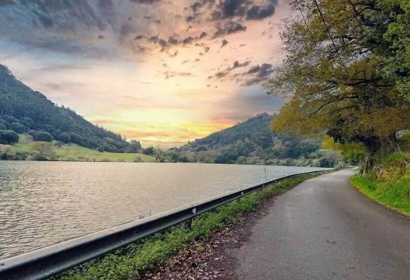 Los Acebos De Peña Cabarga
