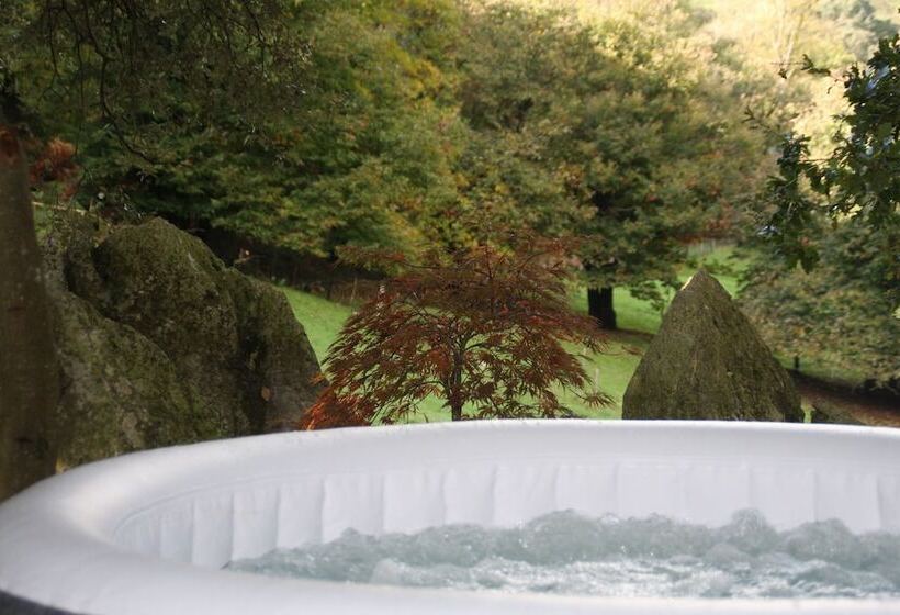 Los Acebos De Peña Cabarga