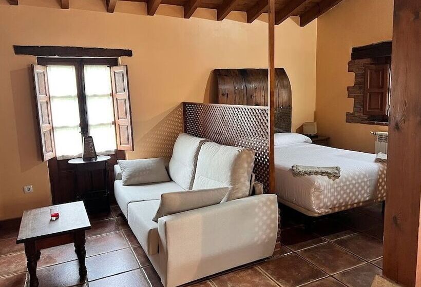 Los Acebos De Peña Cabarga