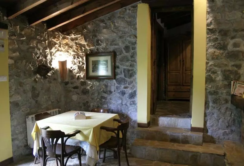 Los Acebos De Peña Cabarga